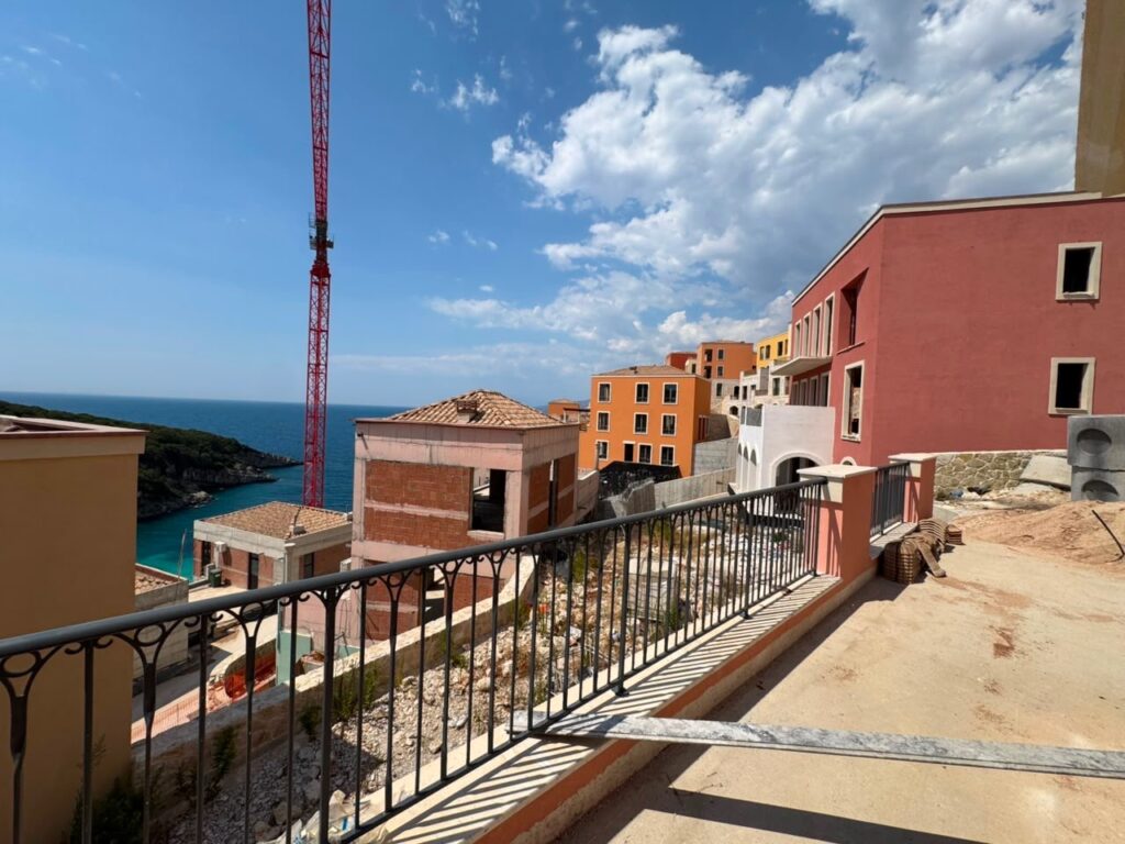 Vilë në shitje te Manastiri Resort, Sarandë – foto 3