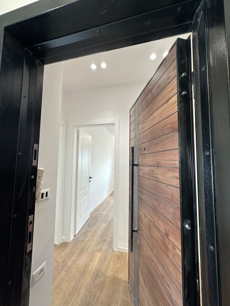 Apartament 1+1 në shitje në Rrugën Bardhyl, Tiranë