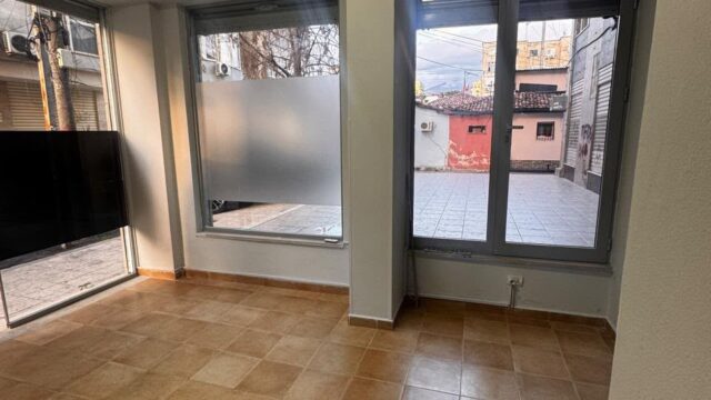 Ambient me qira në Rrugën Fortuzi, Tiranë – foto 1