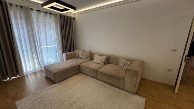 Apartament 3+1 me qira në Rrugën e Kosovarëve, Tiranë