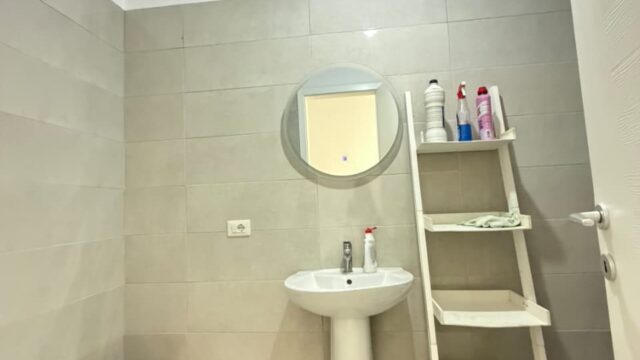 Zyrë me qira te Liqeni i Thatë, Tiranë