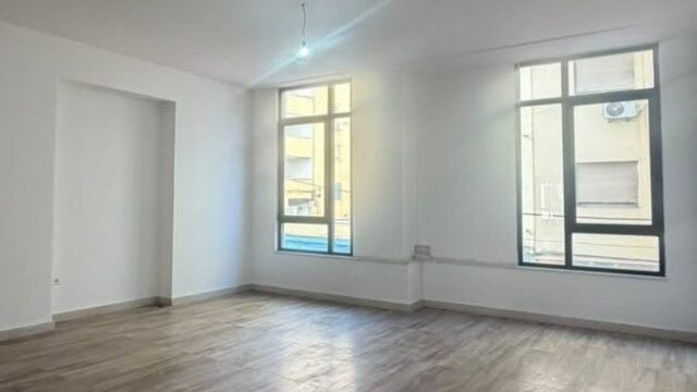 Zyrë me qira te Donika Center, Tiranë – foto 1