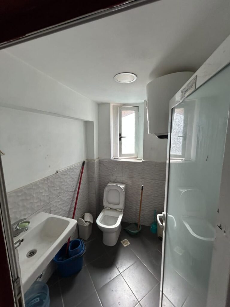 Dyqan me qira në Rrugën Ferit Xhajko, Tiranë – foto 2