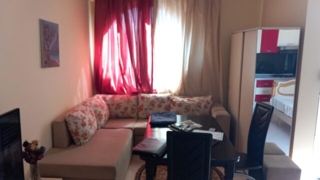 Apartament 3+1 me qira në Rrugën e Kavajës, Tiranë