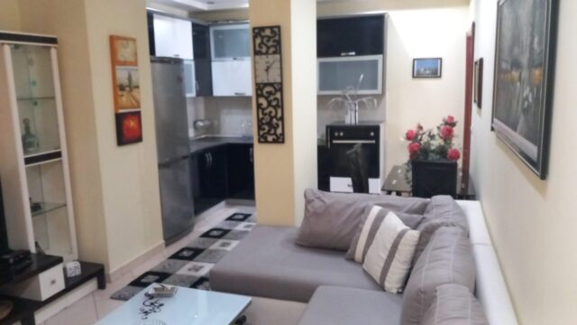 Apartament 3+1 me qira në Rrugën e Kavajës, Tiranë