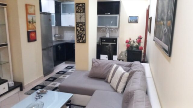 Apartament 3+1 me qira në Rrugën e Kavajës, Tiranë
