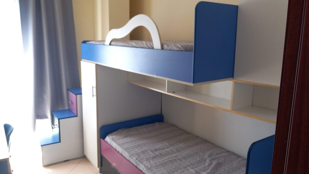 Apartament 3+1 me qira në Rrugën e Kavajës, Tiranë